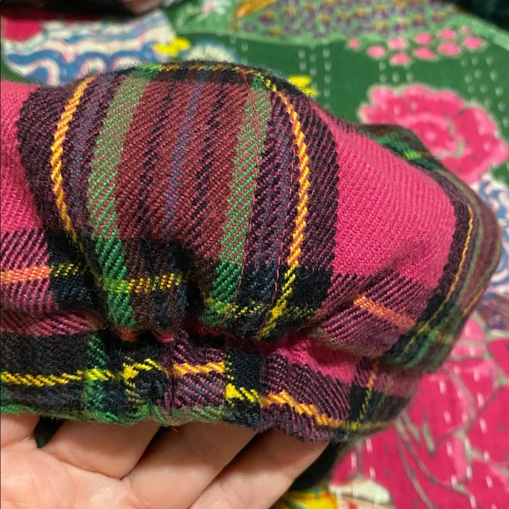 Pink & green plaid newsboy cap stiff brim elastic in the back for a perfect fit - Picture 3 of 3